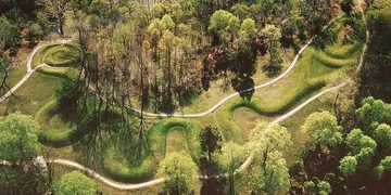 giant_burial_serpent_mound2.jpg
