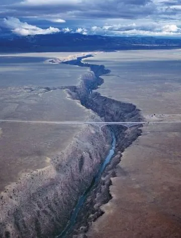 rio_grande_river_gorge_scarring.jpg